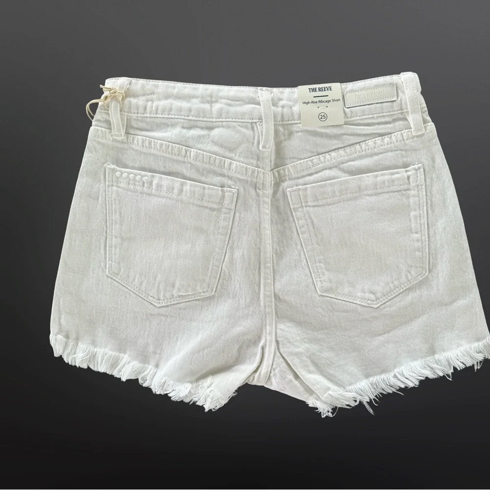 Blank NYC The Reeve High Rise Ribcage Frayed Hem Short White NWT Size 25 - Picture 2 of 7